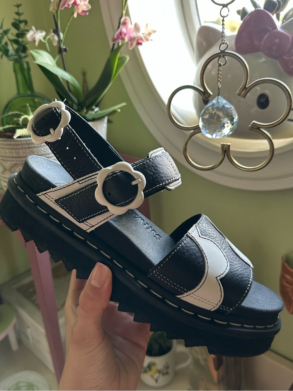 Dr. Martens VOSS PISA LEATHER STRAP SANDALS Black Platforms Floral - Picture 6 of 7